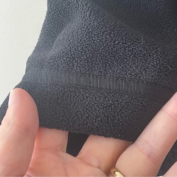 Oscar De La Renta Black Long Sleeve Henley Fleece Top Women’s size M - Picture 2 of 5